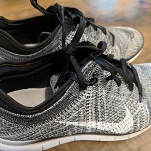 Nike Free TR Flyknit - Black & White